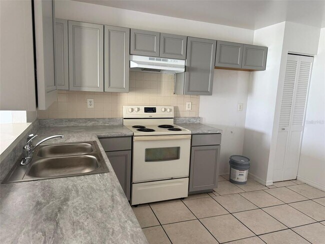 Building Photo - 638 Royalty Ct