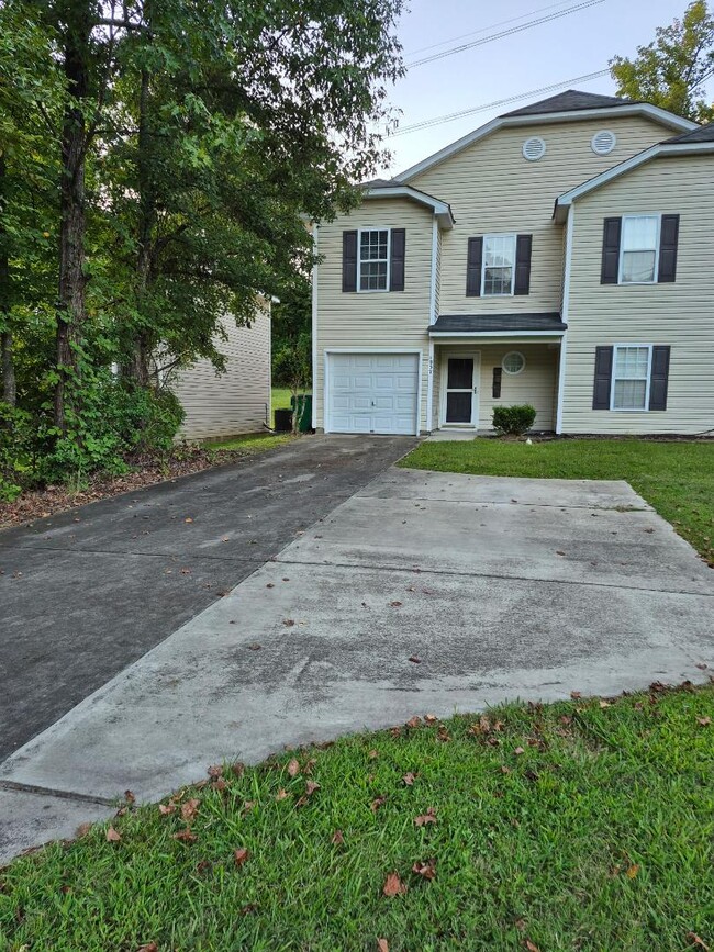 Building Photo - 1057 Dale Ave
