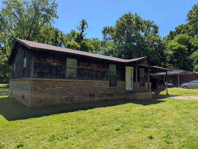 Building Photo - 220 Travis Ln