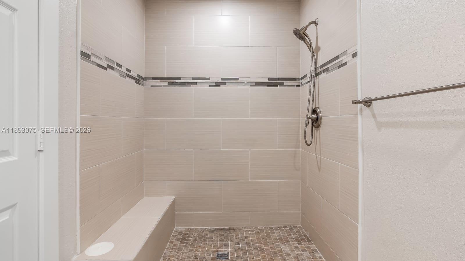 Building Photo - 740 Beachwood Ln