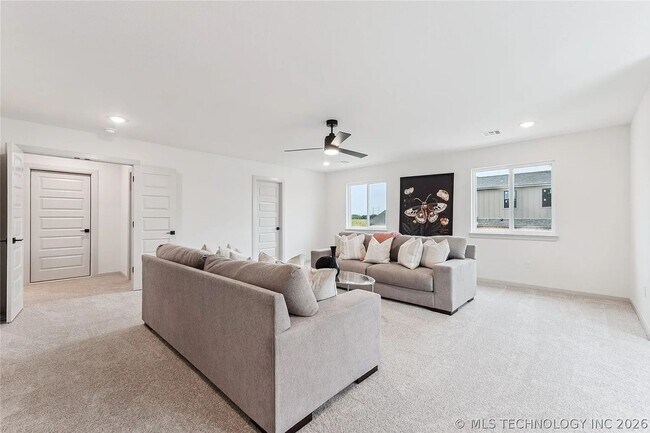 Building Photo - 5 Bed | 5 Bath House