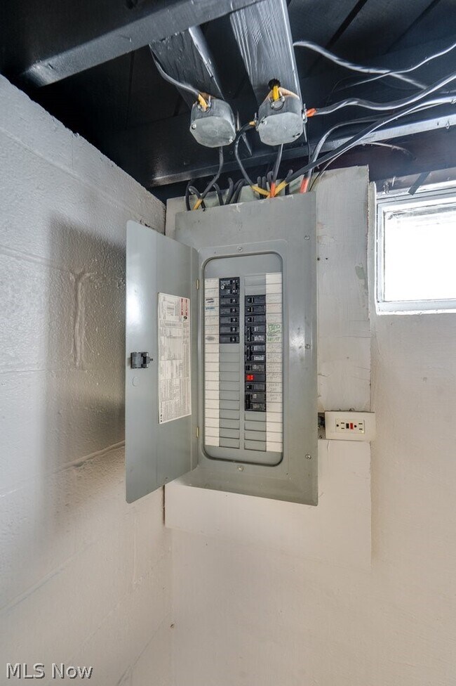 Building Photo - 9809 Way Ave