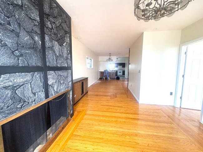 Building Photo - 549 61st St