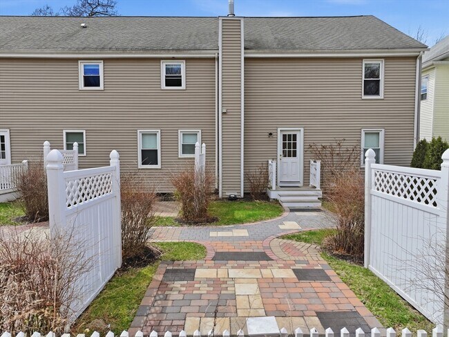 Building Photo - 146 Hecla St