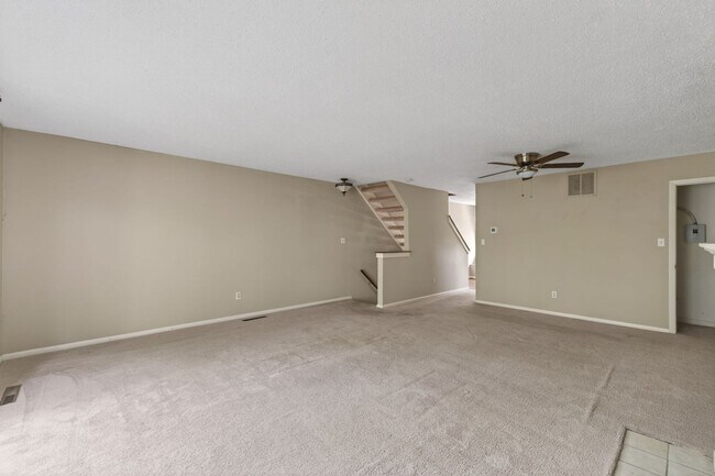 Building Photo - Fabulous Chesapeake Bay Location - Steps to Beach!