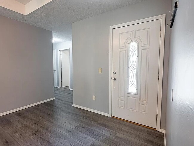 Building Photo - 3 Bed 2 Bath 2 Car Garage 1/2 off 1st Months Rent