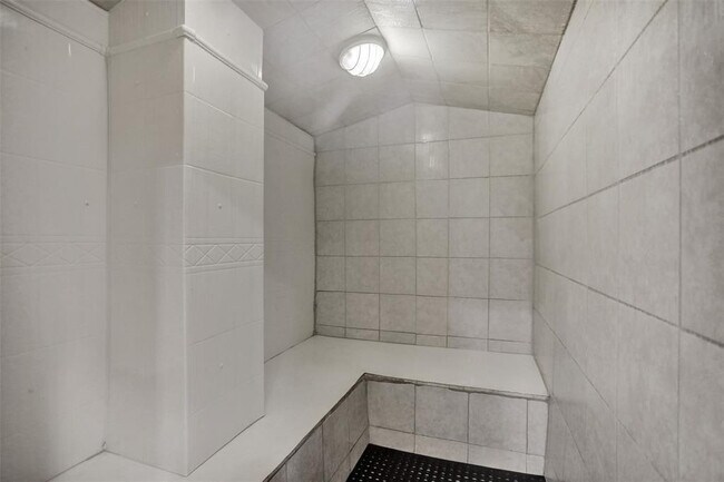 Building Photo - 2030 S Ocean Dr