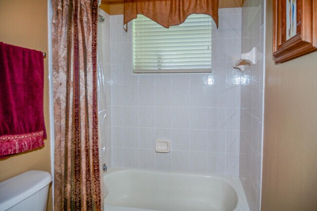 Building Photo - 4676 Manderly Dr