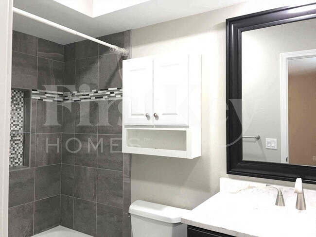 Building Photo - 14805 S Wyandotte Dr