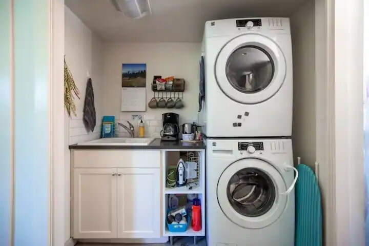 Laundry - 1945 NW Raleigh St