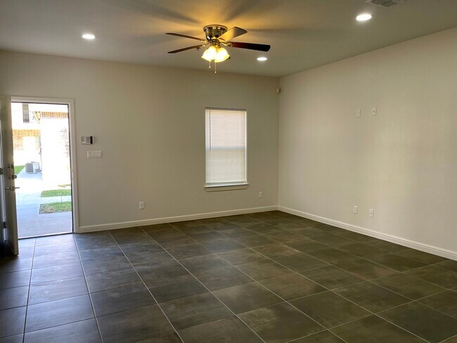 Building Photo - 3807 S Veterans Blvd