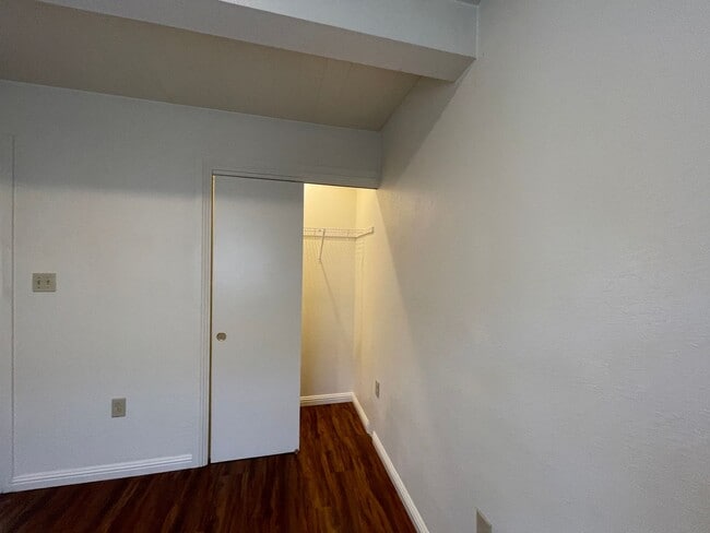Building Photo - Beautiful and Spacious Pet-Friendly Home!