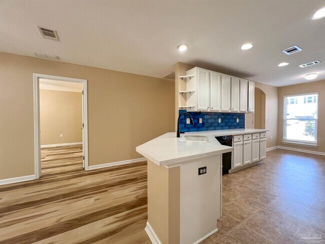 Building Photo - 202 Creekview Dr