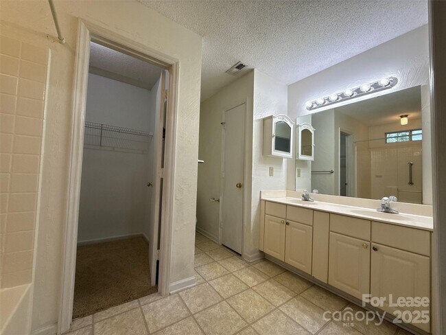 Building Photo - 8600 Lockerbie Ln