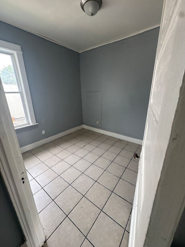 Building Photo - 4646 N 29th St