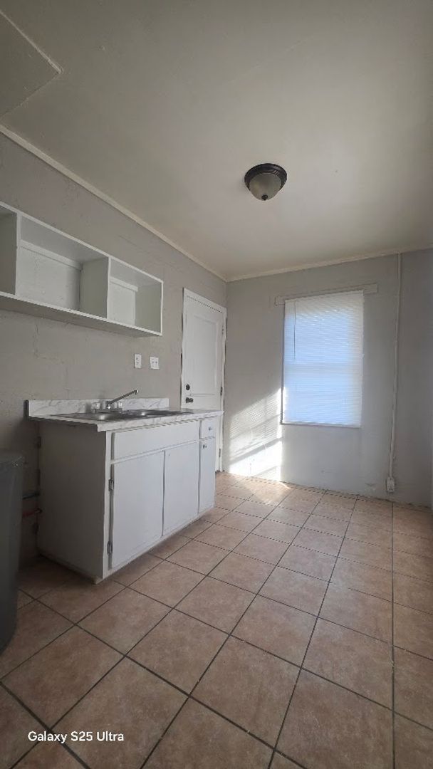 Building Photo - 1104 S McKinley St