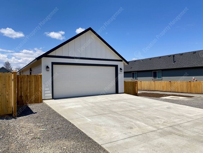 Building Photo - NEWER CONSTRUCTION - 2 BR 1BA Hayden Home ...
