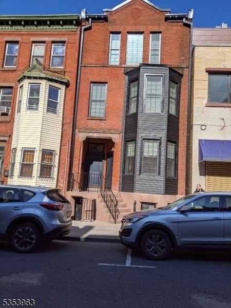 Building Photo - 5 Warren St