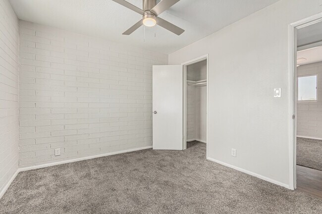 Building Photo - 4641 S 17th Pl
