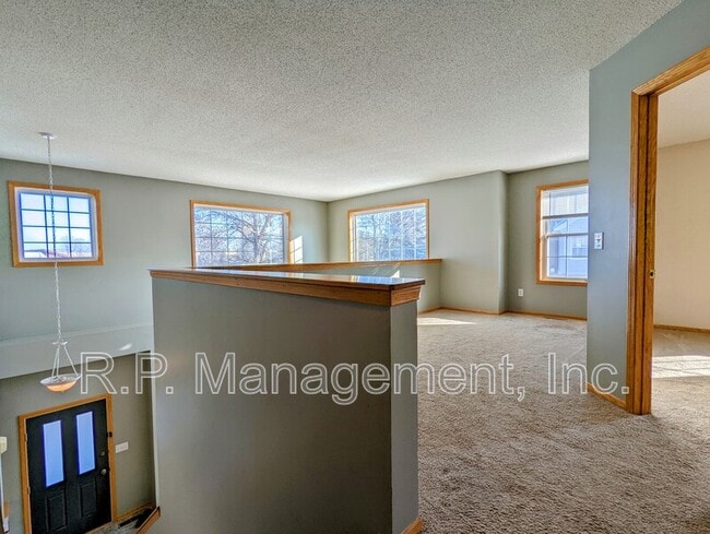 Building Photo - 1909 Bluestem Ln