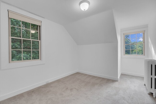 Building Photo - 49 Grandview Dr