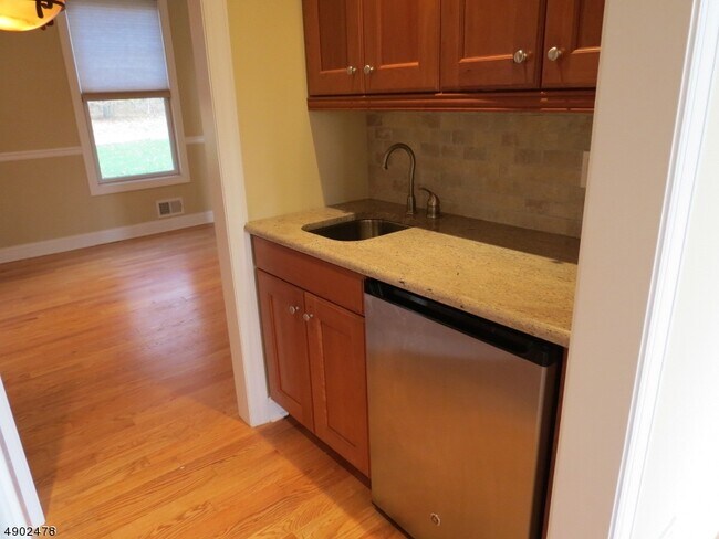 Building Photo - 22 Riverview Dr