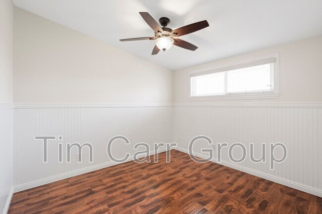 Building Photo - 235 E 18th St