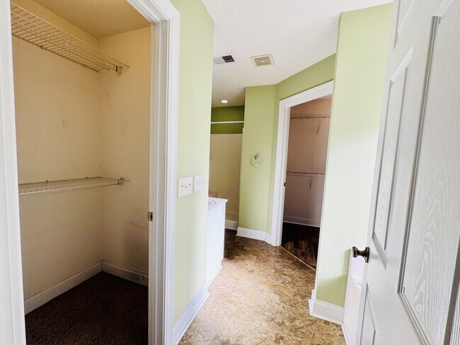 Building Photo - 932 Eaglet Cir