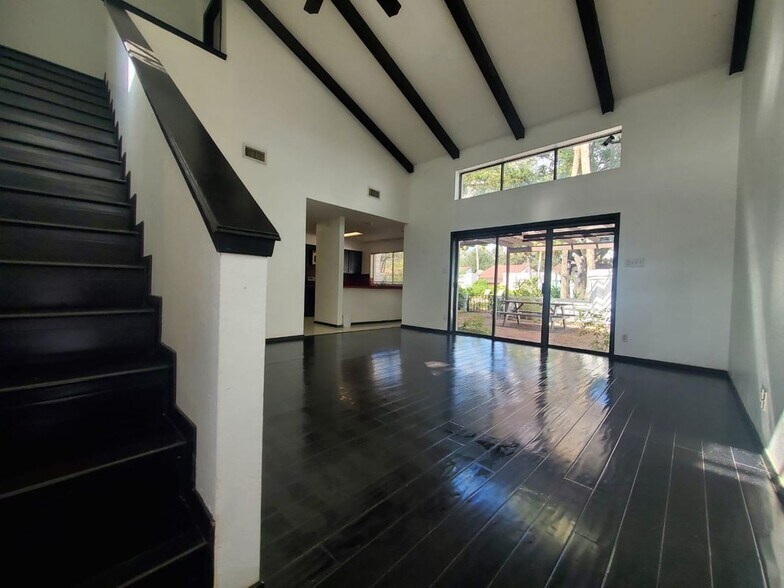 Building Photo - 120 Sunflower Ave