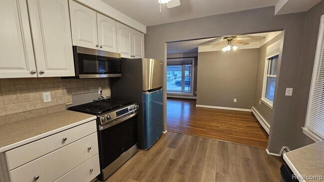 Building Photo - Beautifully Updated 3-Bedroom Home with Finished Basement & Spacious Backyard in Prime Royal Oak ...