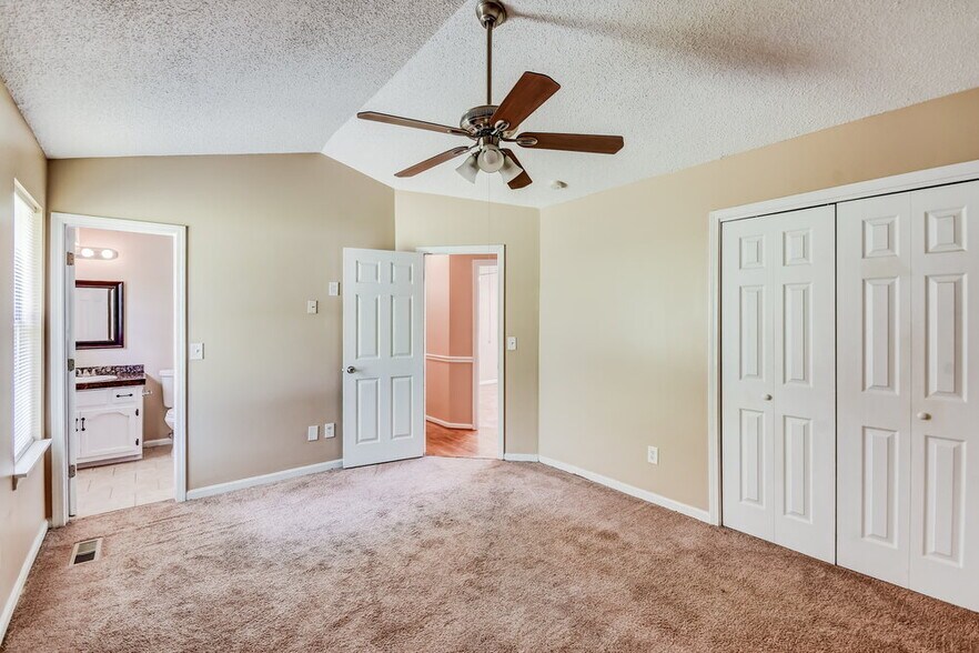 Building Photo - 5837 Janet Dr