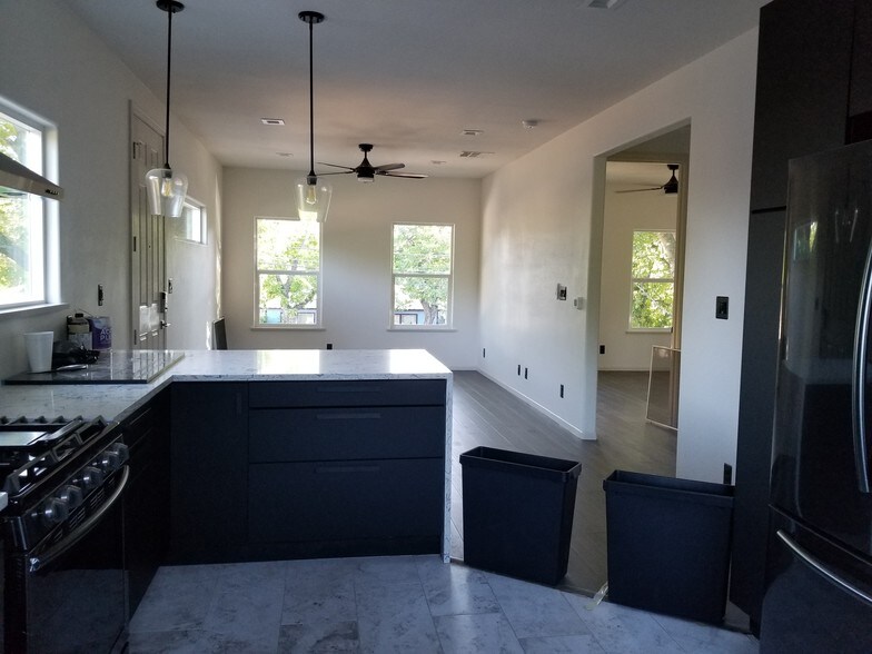 Upper Unit Kitchen/Living - 1008 E 49th St