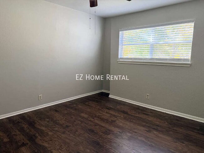 Building Photo - 2102 5th Ave N