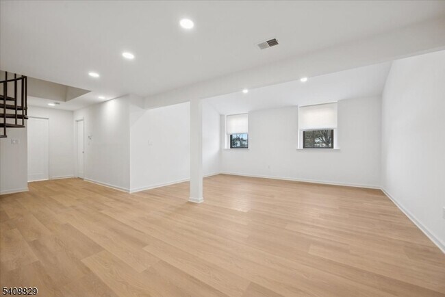 Building Photo - 103 Park Ave