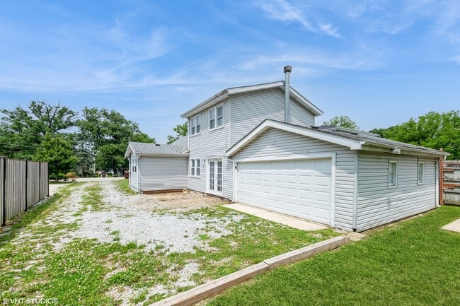 Building Photo - 21429 S 80th Ave
