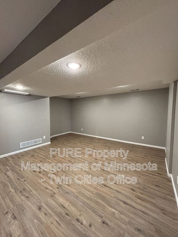 Building Photo - 645 Sullivan Dr NE