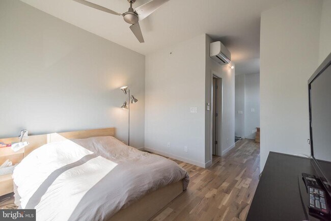 Building Photo - 439 Moyer St