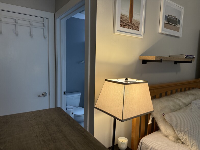 Building Photo - 715 N Church St