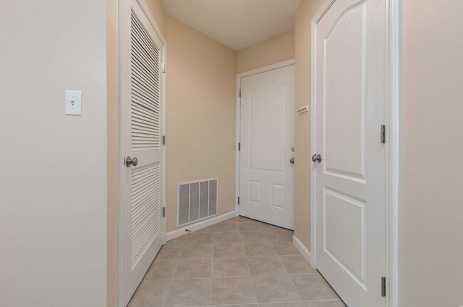 Building Photo - 9415 Magnolia Ridge Dr
