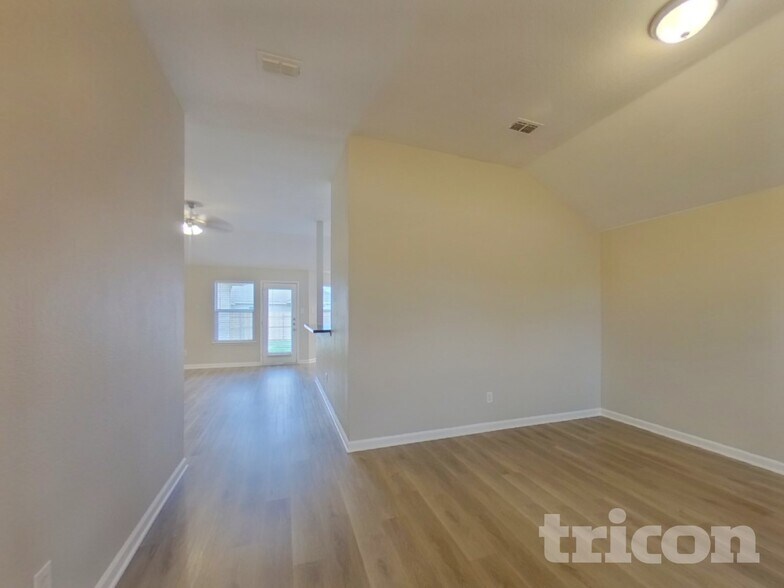 Building Photo - 9641 Linton Dr
