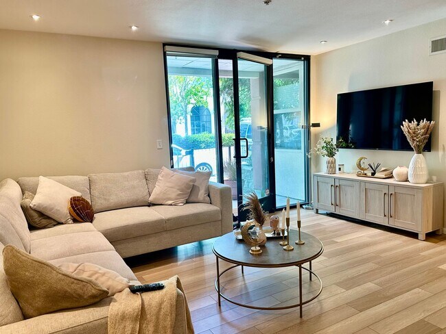 Primary Photo - Beautiful 2 Bd 2 BA Condo Prime Marina Dis...