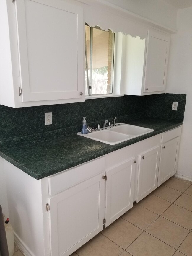 Building Photo - 5421 Hazel St