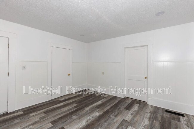 Building Photo - 2427 30th St SW