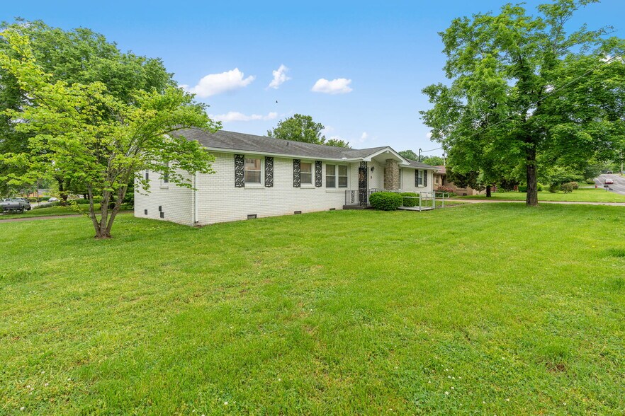 Building Photo - 701 Revels Dr