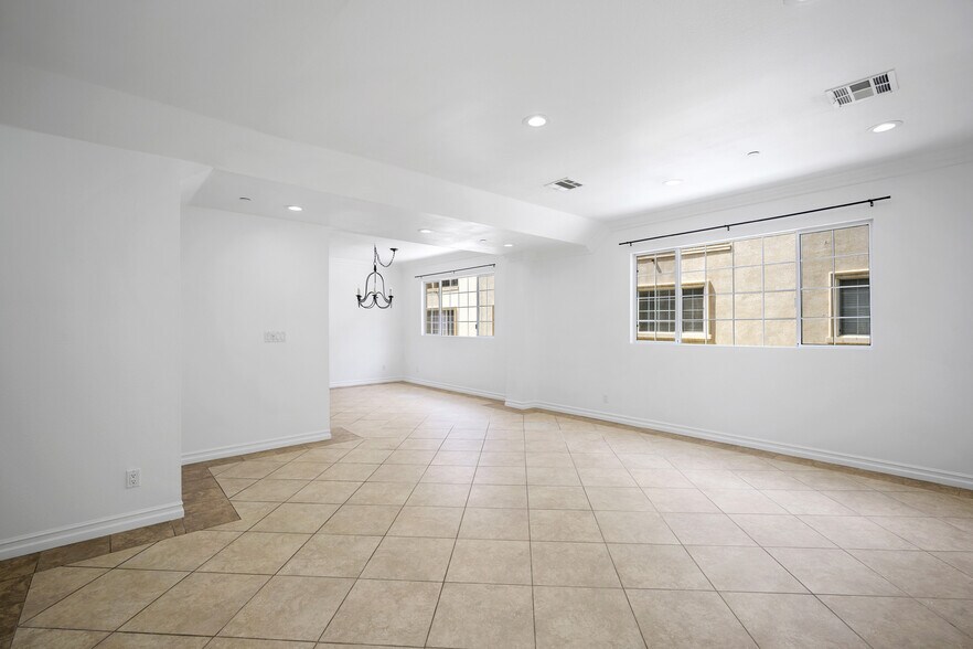 Building Photo - 6827 Valmont St