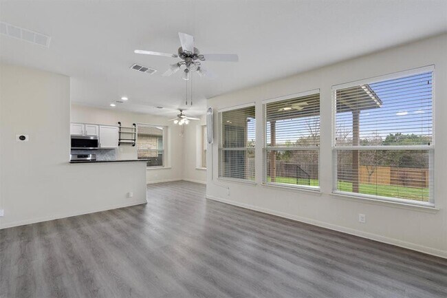 Building Photo - 2044 Nestlewood Dr