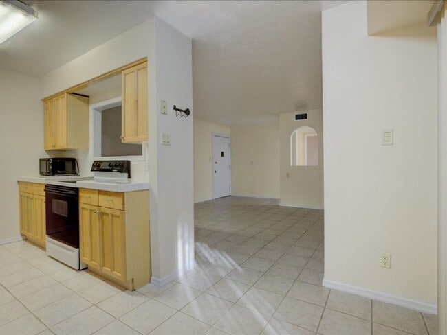 Building Photo - Charming 2-Bedroom, 2-Bath Home with Community Pool