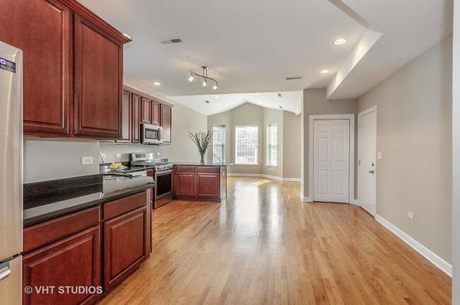 Building Photo - 4936 S Champlain Ave