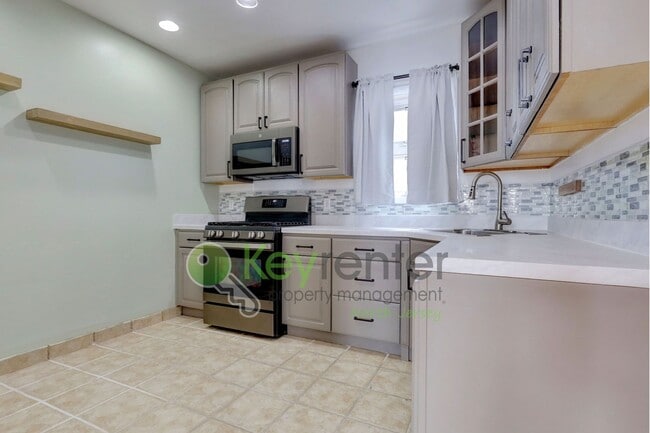 Building Photo - Charming 3-Bedroom Home with Finished Base...
