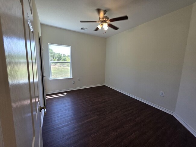 Building Photo - 3/2/2-Ready for Move In